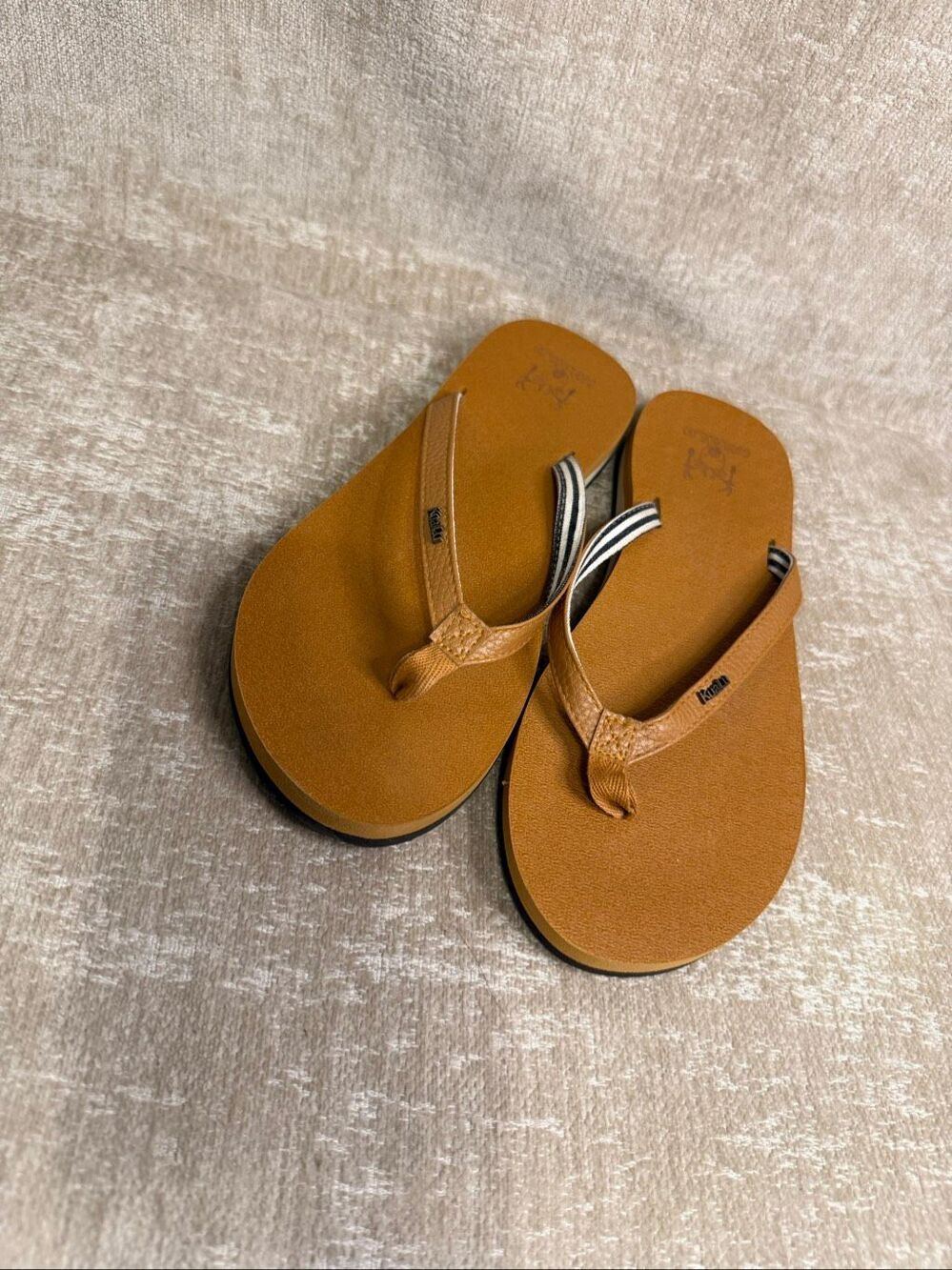 KuaiLu Women’s Arch Support Lightweight Flip Flops Sandals Brown Size 10